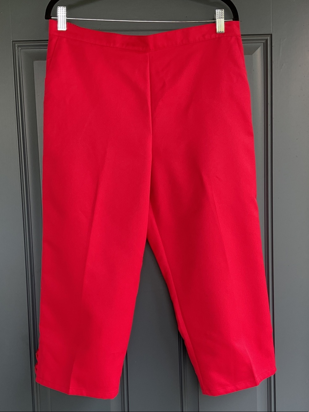 Alfred Dunner Bright Red Capri Pants, Size 12